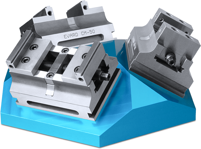 Etau auto-centrant avec mors interchangeables et réversibles pour